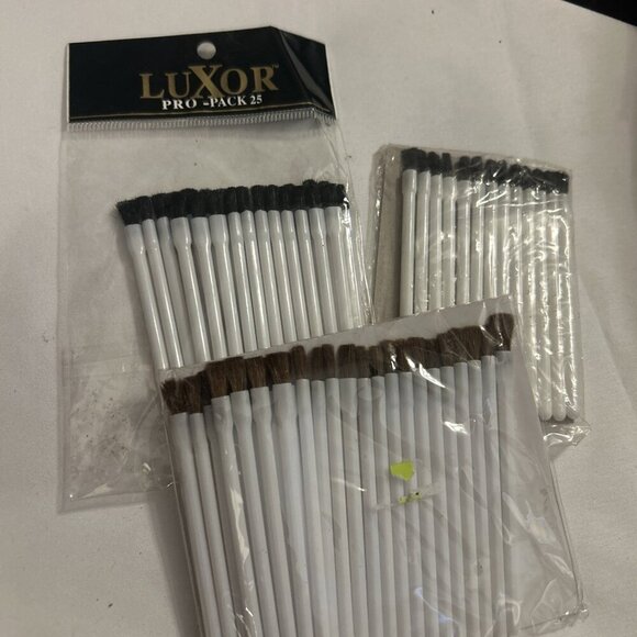 Unbranded Other - Lot Of Make-up Consultant Beauty Sample Brushes For lip & eye brushe Disposable